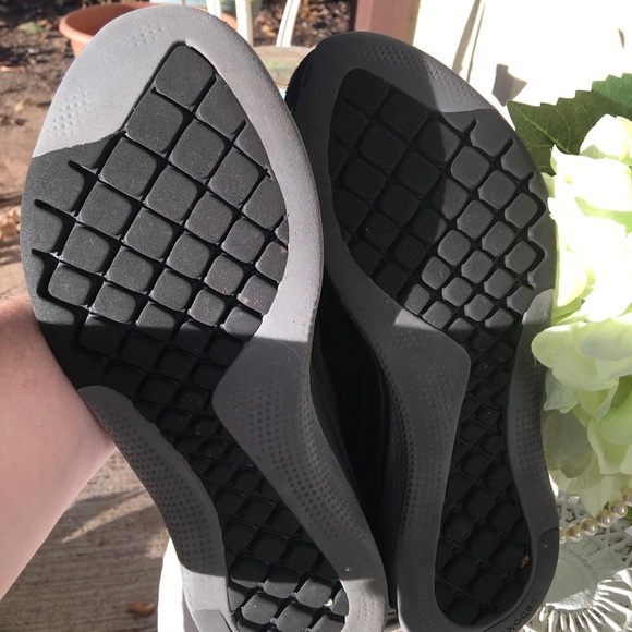 Black Reebok Boys 4 & 5&1/2! - Picture 8 of 8